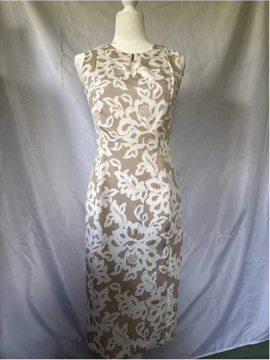 Flowers Dresses & Skirts - Kate and Lily Sleeveless Sheath Dress Size 4 White Tan Floral Lace Print Office